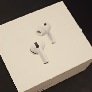 Apple White Earbud Headphones
